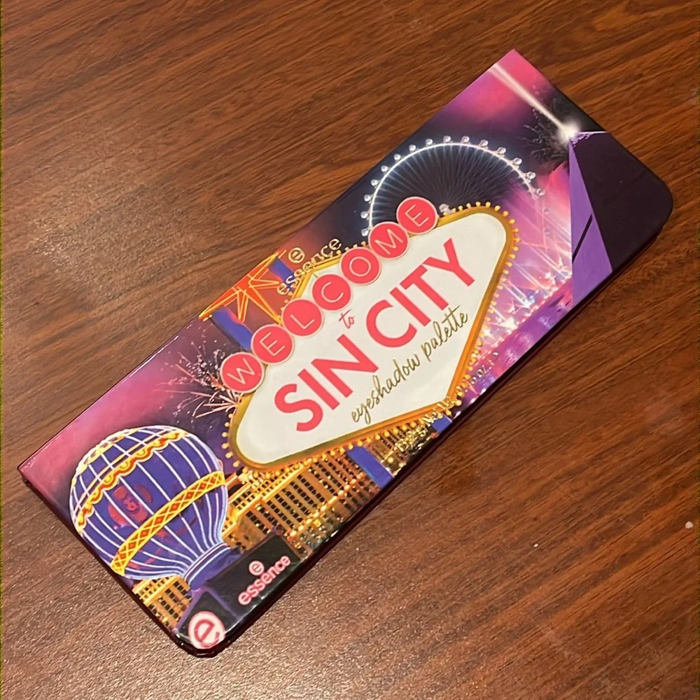 NEW Shimmer eyeshadow palette, 12 bold colors: Welcome to SIN CITY- Las Vegas - Picture 3 of 10